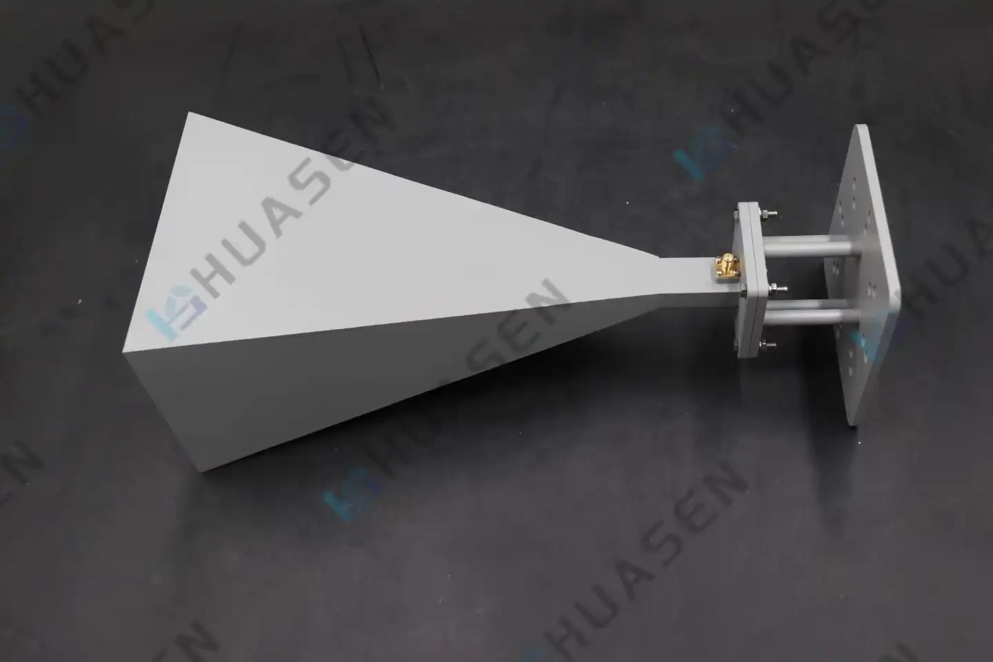 How to Determine the Phase Center of a Broadband Horn Antenna? How to Determine the Phase Center of a Broadband Horn Antenna?
